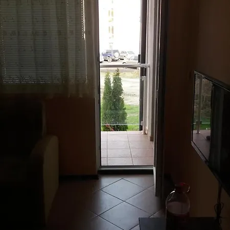 Private In Sunny House Family نيسيبار