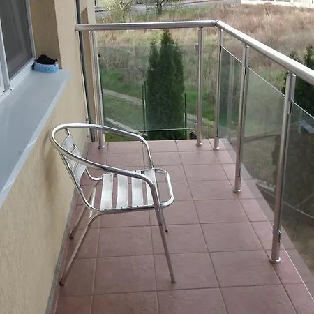 Private In Sunny House Family نيسيبار
