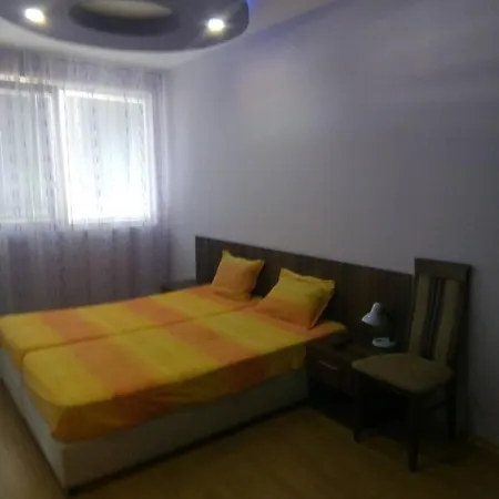 Private In Sunny House Family شقة