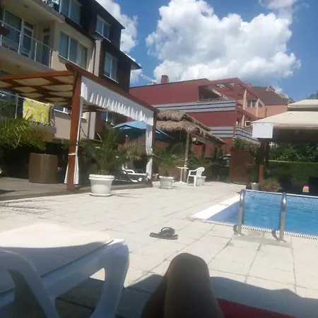 Private In Sunny House Family شقة *