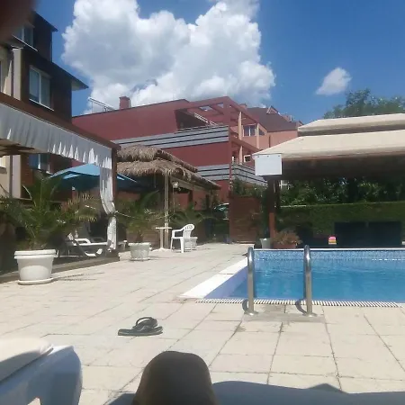 Private In Sunny House Family * نيسيبار
